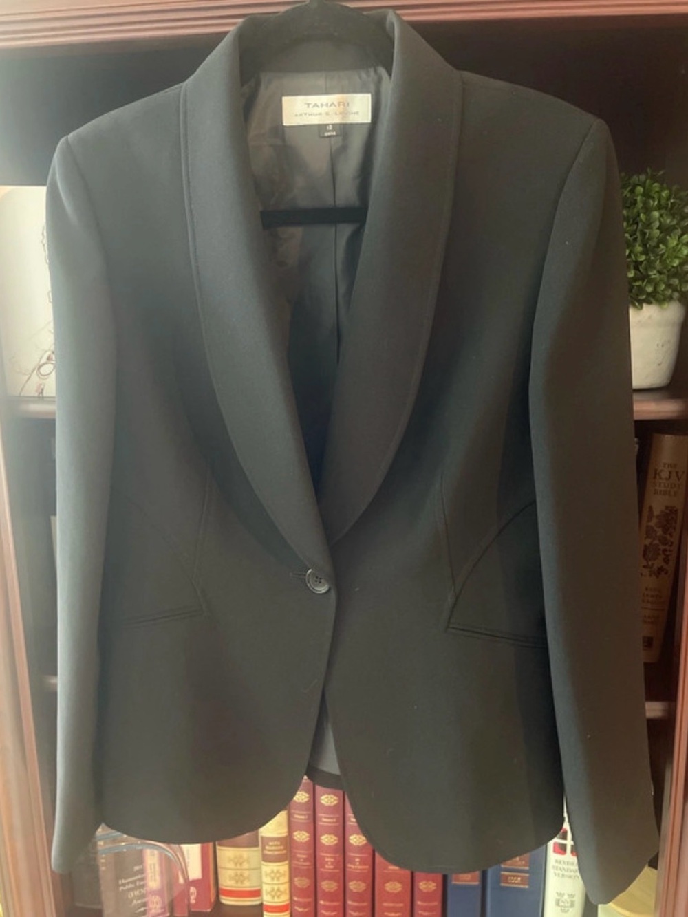 Tahari Black Single-Button Shawl-Collar Blazer
